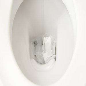 Comment déboucher toilettes avec du papier