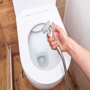 Comment déboucher toilettes avec de l'eau bouillante
