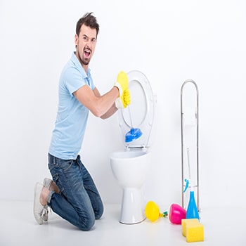 Débouchage canalisations des toilettes : la méthode la plus simple